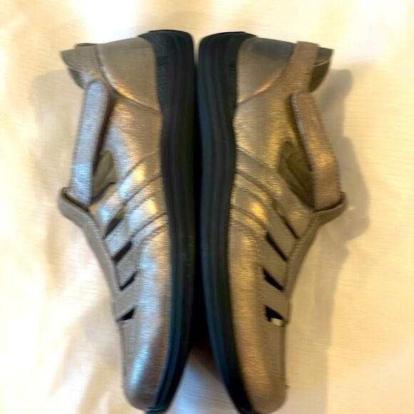 DREW PEWTER LEATHER FISHERMAN STYLE SANDALS.   NEW IN BOX - Picture 6 of 11